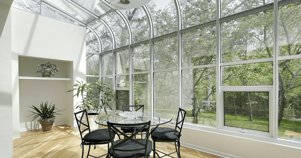 toiture en verre d'une véranda moderne